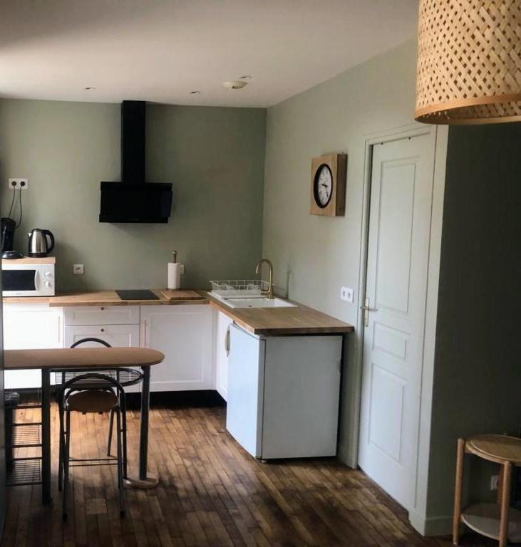Logement A Brive Avec Terrasse Et Climatisation - Pres De La Gare Et Du Centre-Ville - Wifi Et Stationnement Gratuit エクステリア 写真