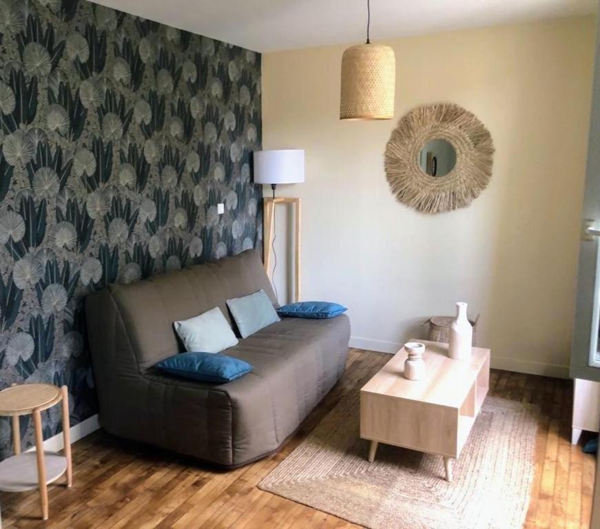 Logement A Brive Avec Terrasse Et Climatisation - Pres De La Gare Et Du Centre-Ville - Wifi Et Stationnement Gratuit エクステリア 写真